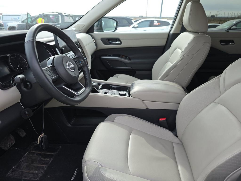 Certified 2025 Nissan Pathfinder SL w/ SL Premium Package image 15