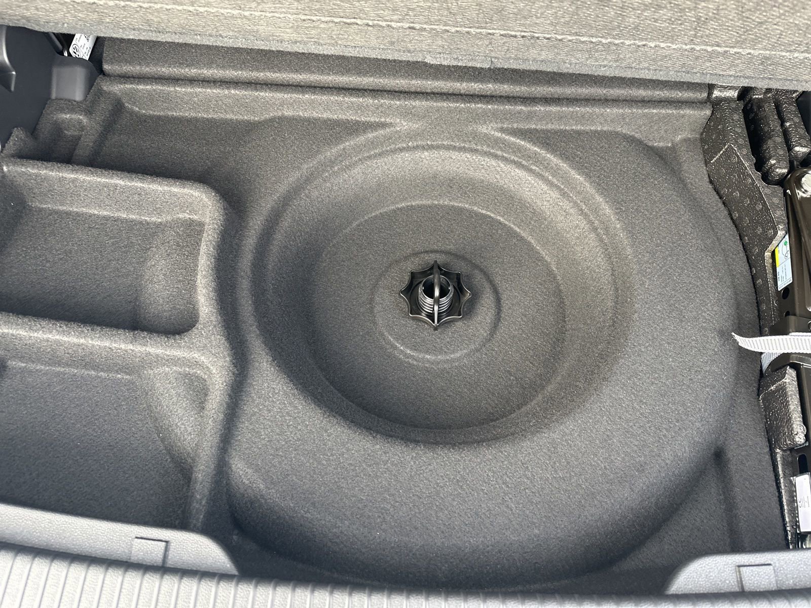 New 2026 Volkswagen Atlas SE image 35