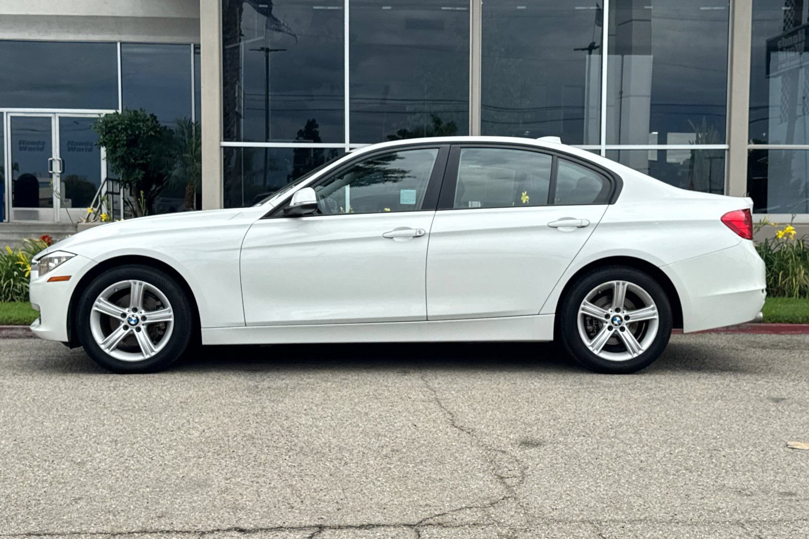 Used 2015 BMW 320i xDrive Sedan AWD/4WD image 7