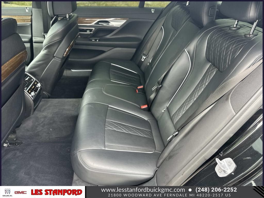 Used 2019 BMW 750i xDrive w/ M Sport Package AWD/4WD image 13