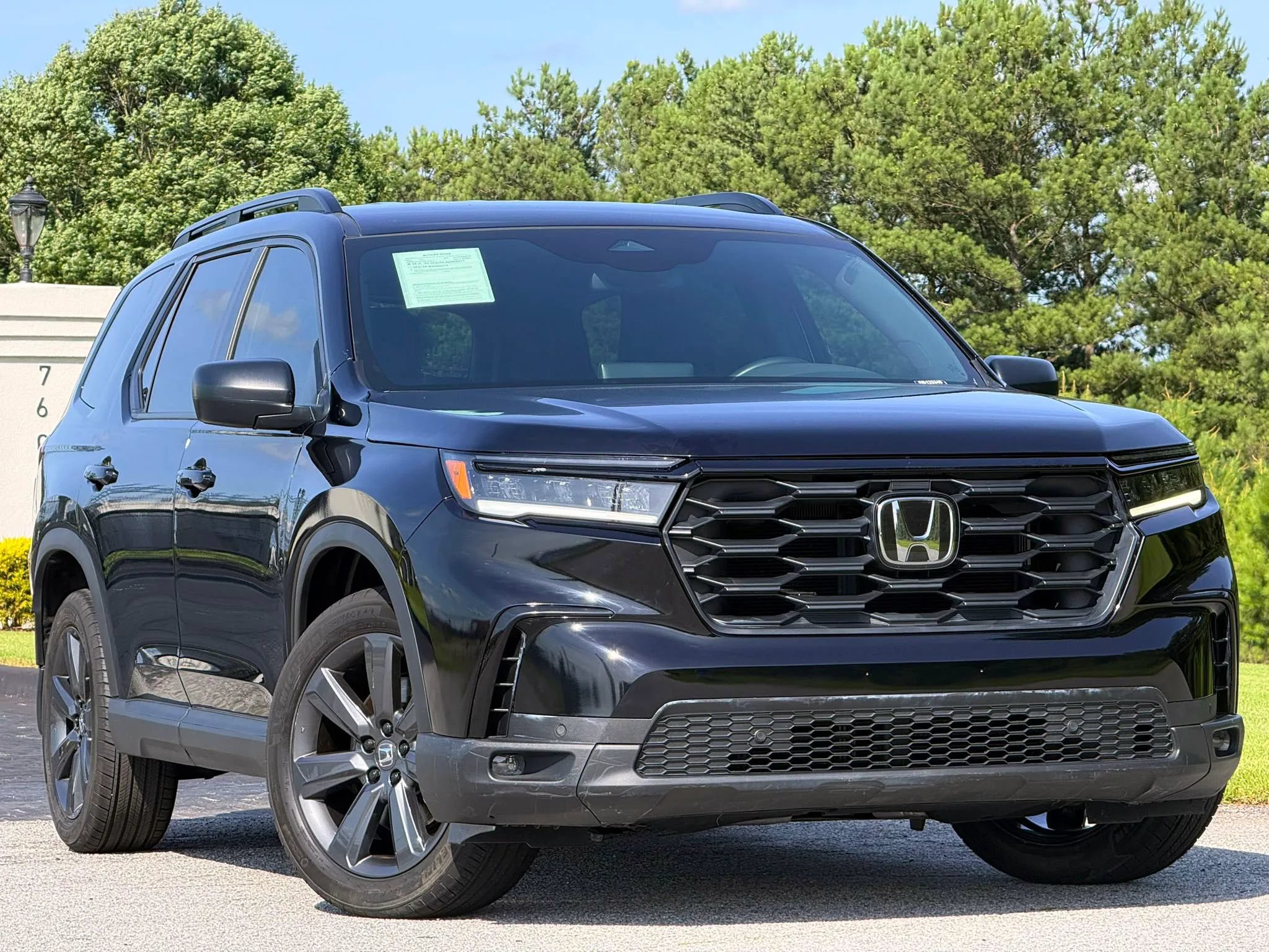 Used 2025 Honda Pilot Sport image 4