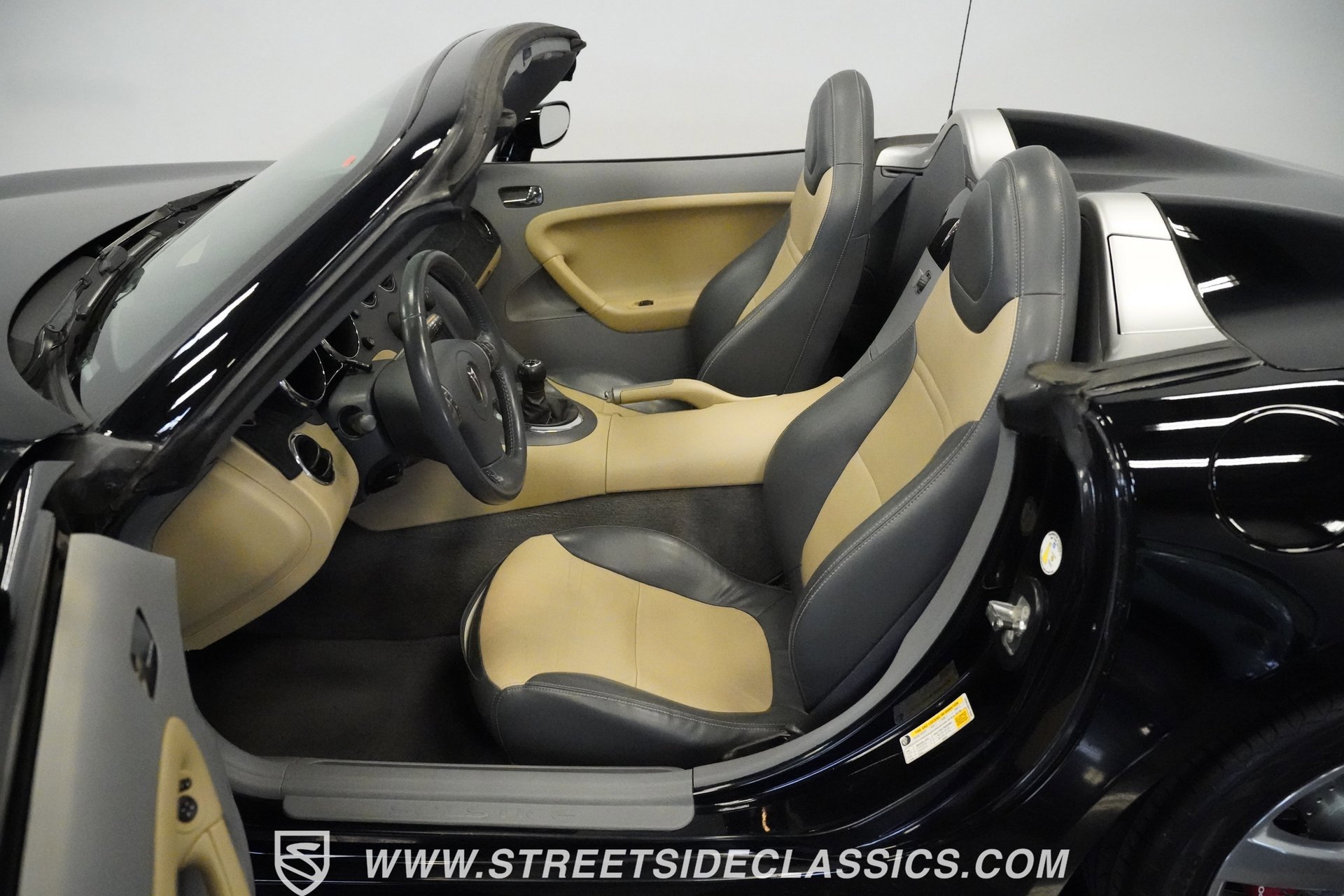 Used 2006 Pontiac Solstice Convertible w/ Premium Package image 3