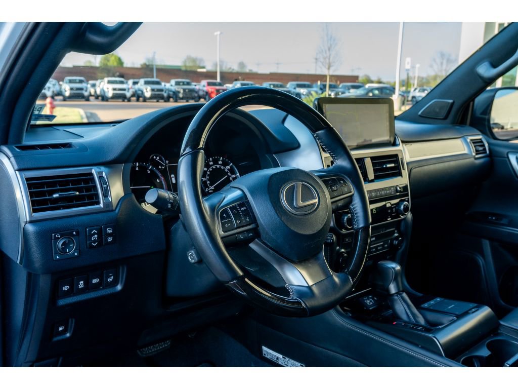 Used 2023 Lexus GX 460 Luxury w/ Accessory Package image 10