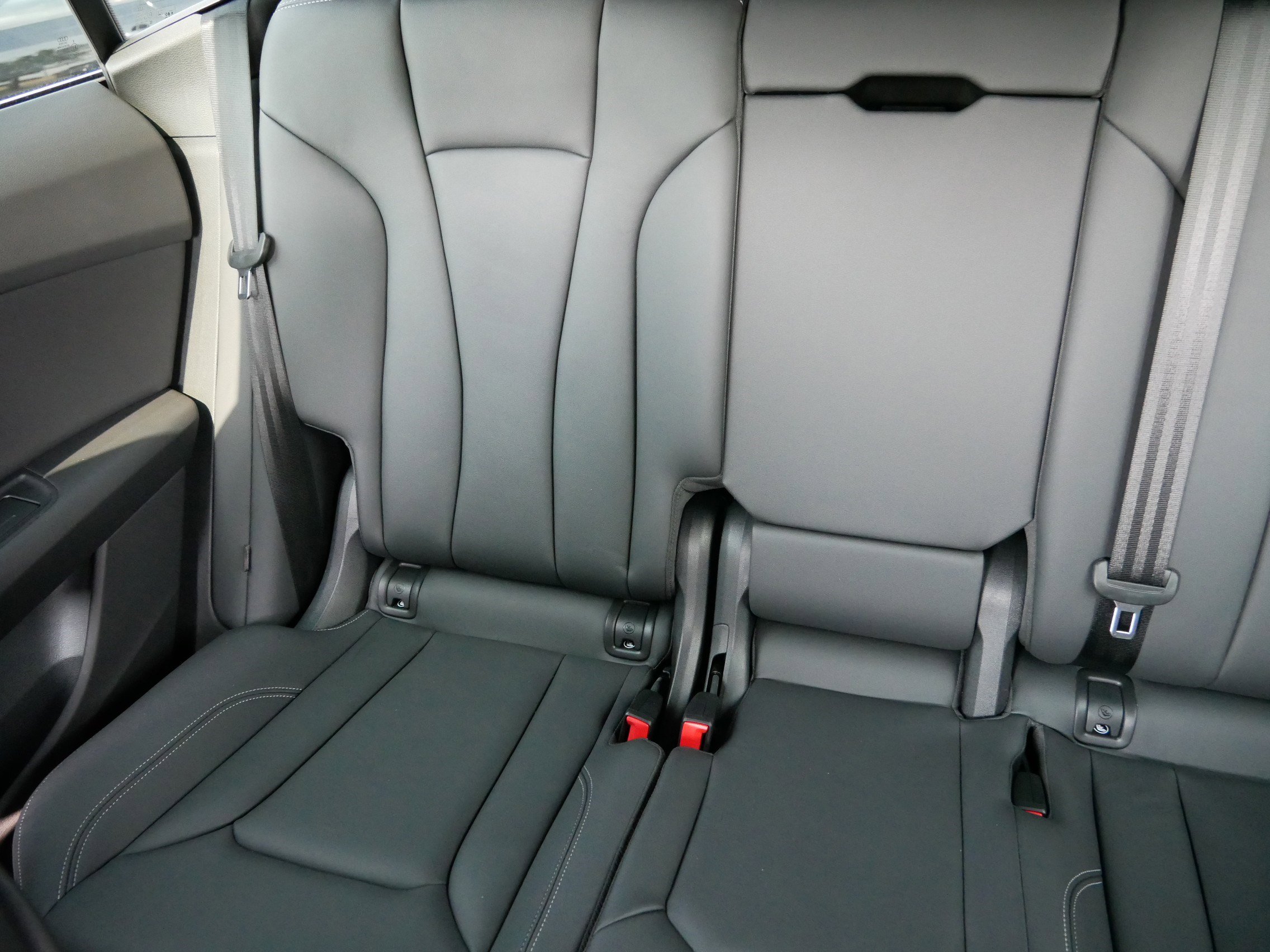 Used 2023 Audi Q8 Premium image 12