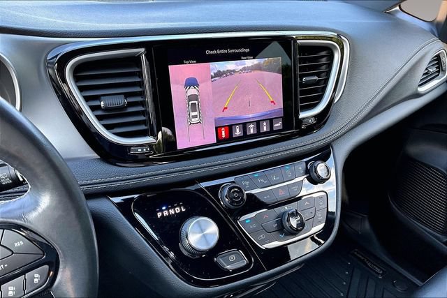 Used 2021 Chrysler Pacifica Touring-L w/ Uconnect Theater Family Group FWD image 14