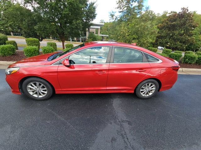 Used 2019 Hyundai Sonata SE FWD image 2