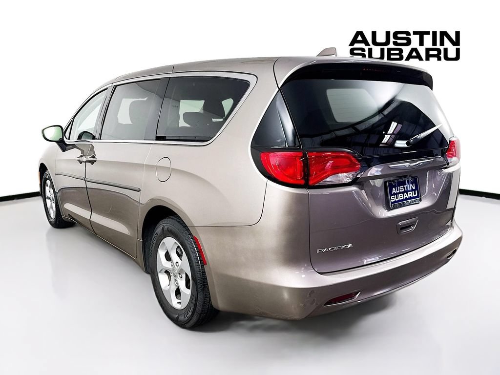 Used 2017 Chrysler Pacifica LX w/ Tire & Wheel Group FWD image 5