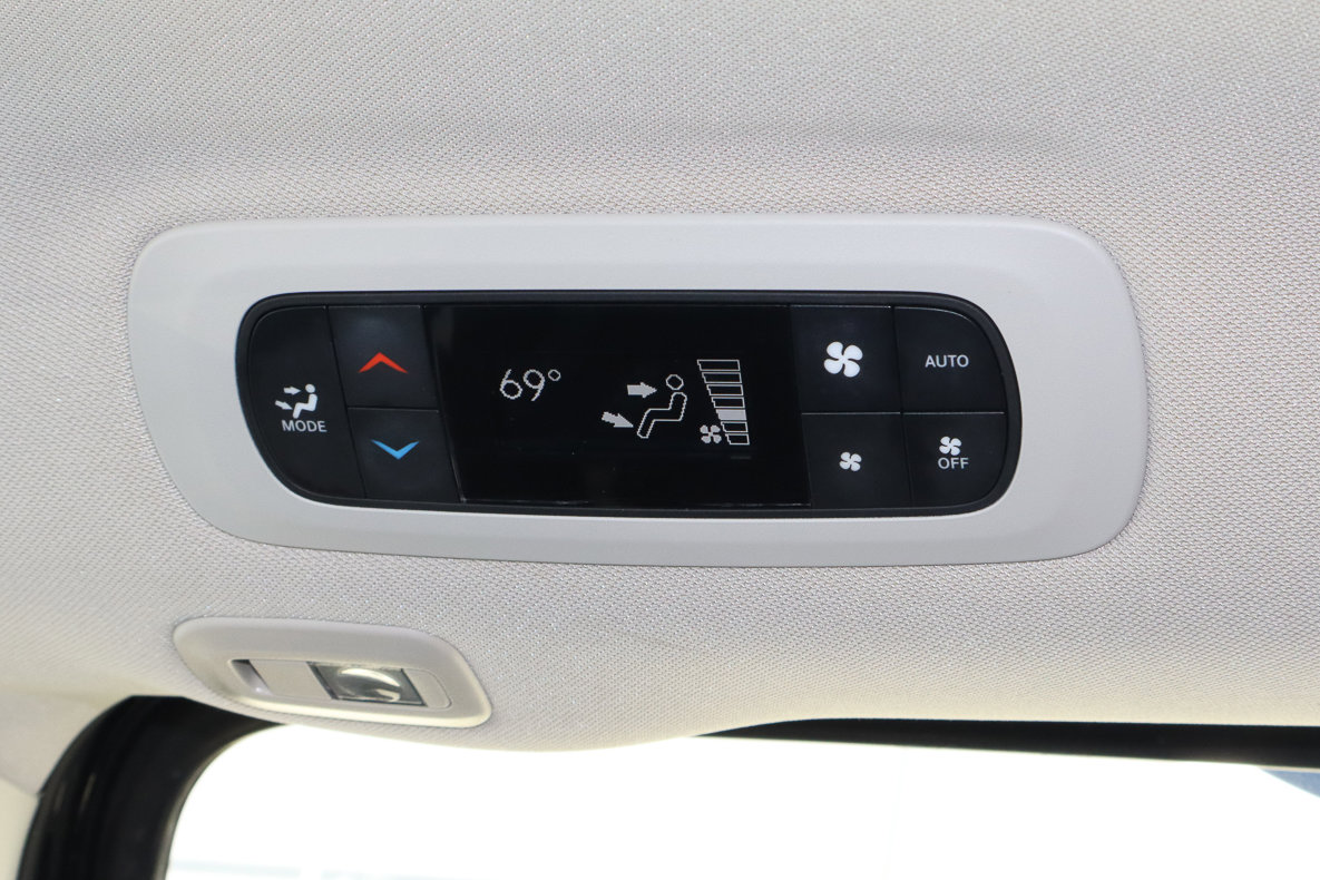 Used 2023 Chrysler Pacifica Limited image 22