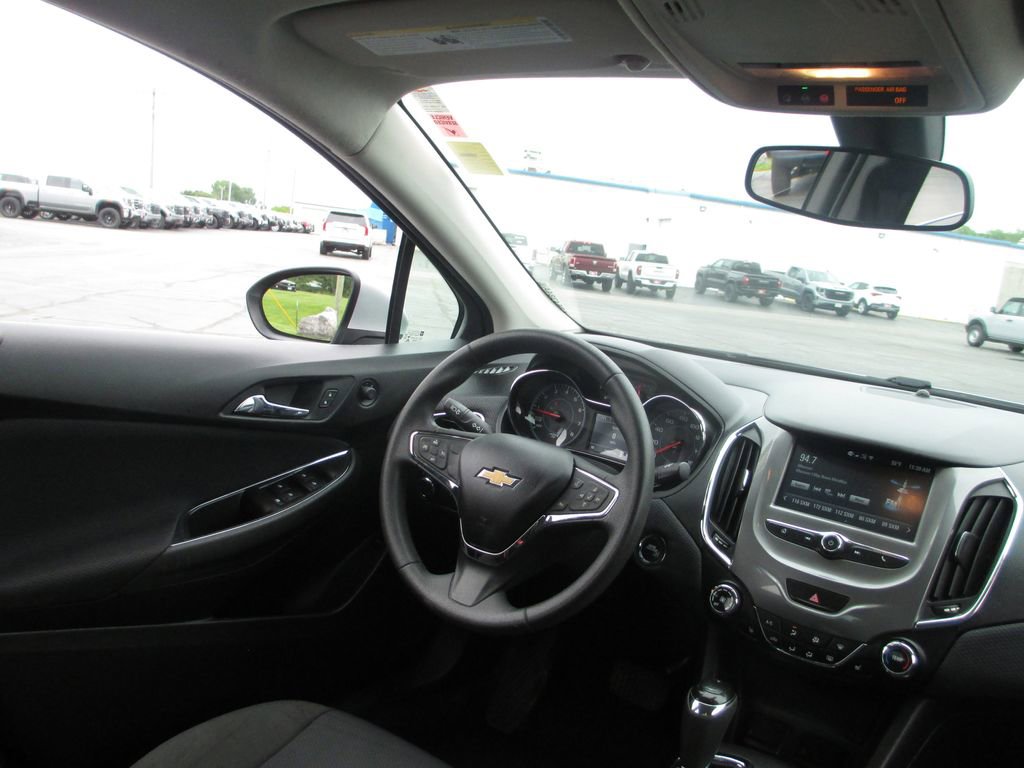 Used 2018 Chevrolet Cruze LT w/ Convenience Package FWD image 22