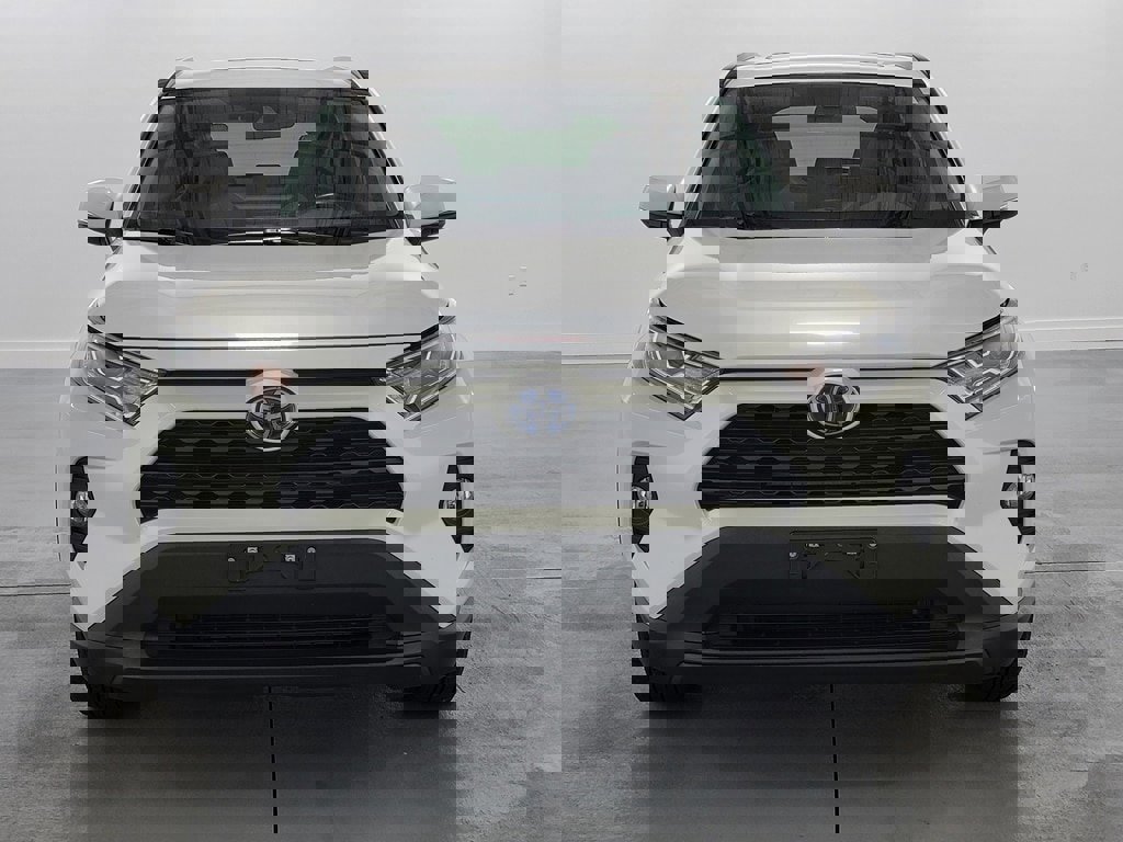 Used 2021 Toyota RAV4 XLE Premium image 3