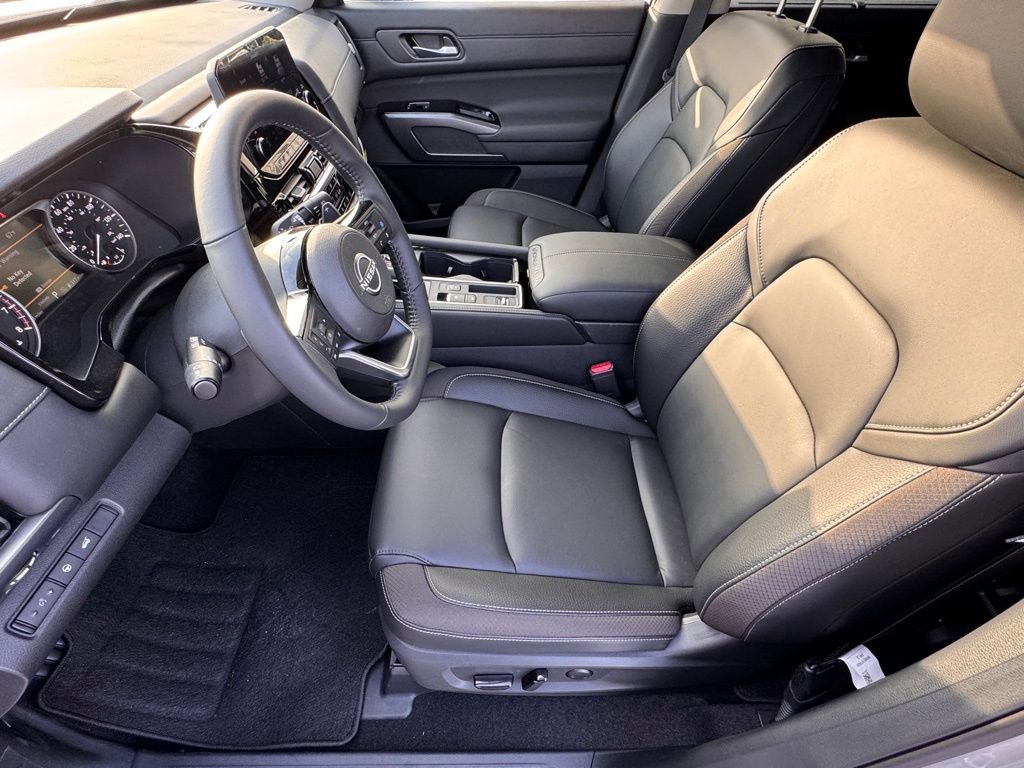New 2025 Nissan Pathfinder SL image 9