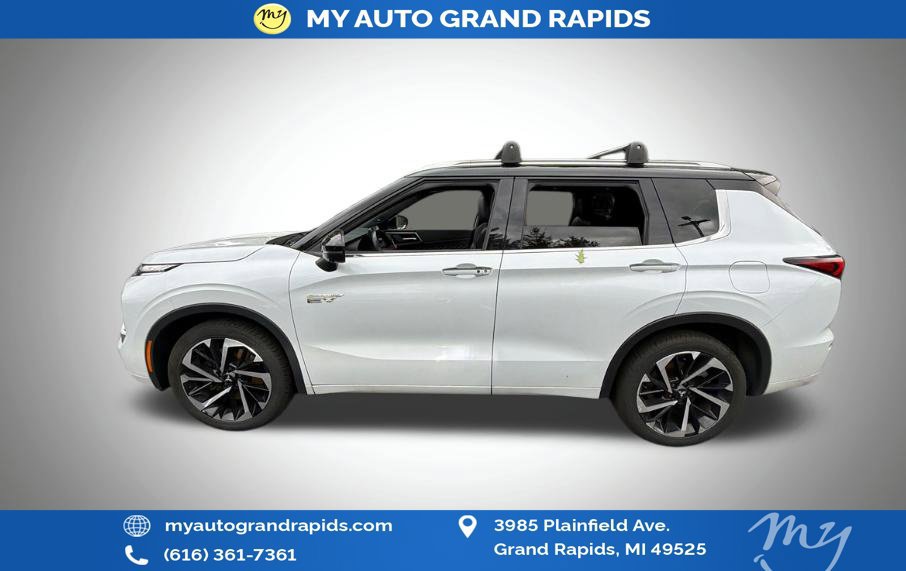 Used 2023 Mitsubishi Outlander SEL AWD/4WD image 3