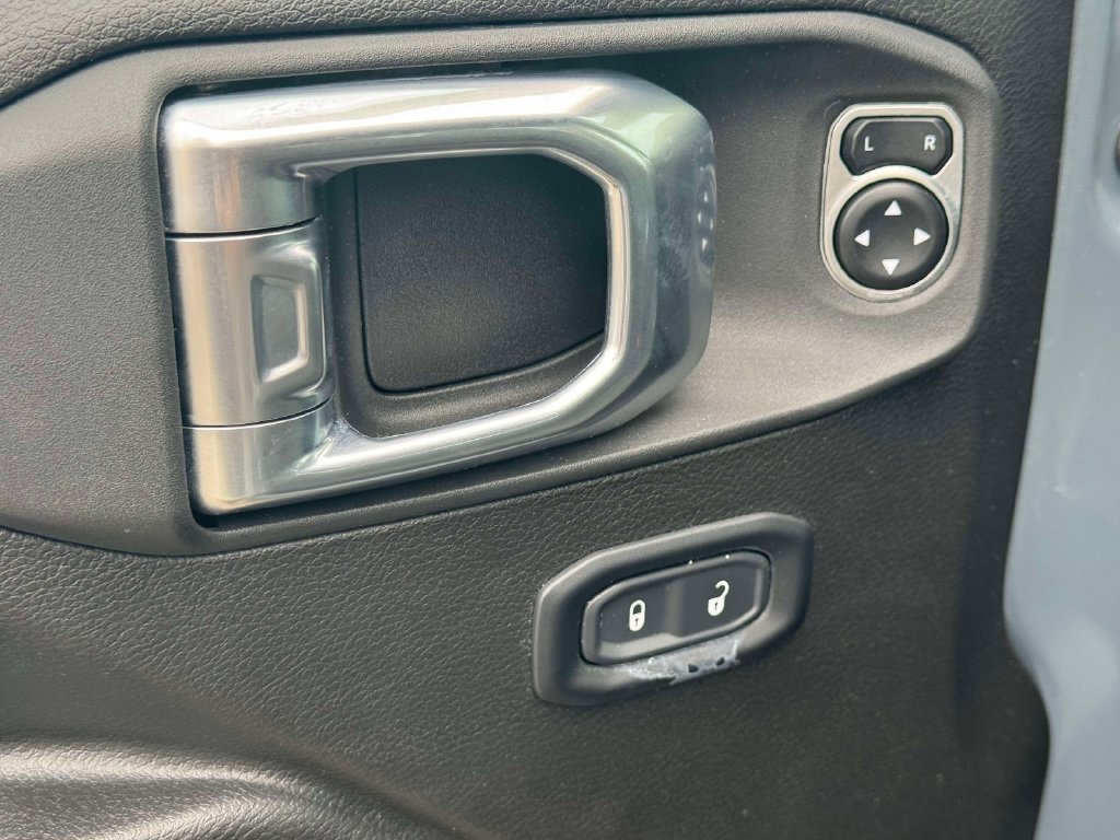 Used 2024 Jeep Wrangler Unlimited w/ Convenience Group AWD/4WD image 16