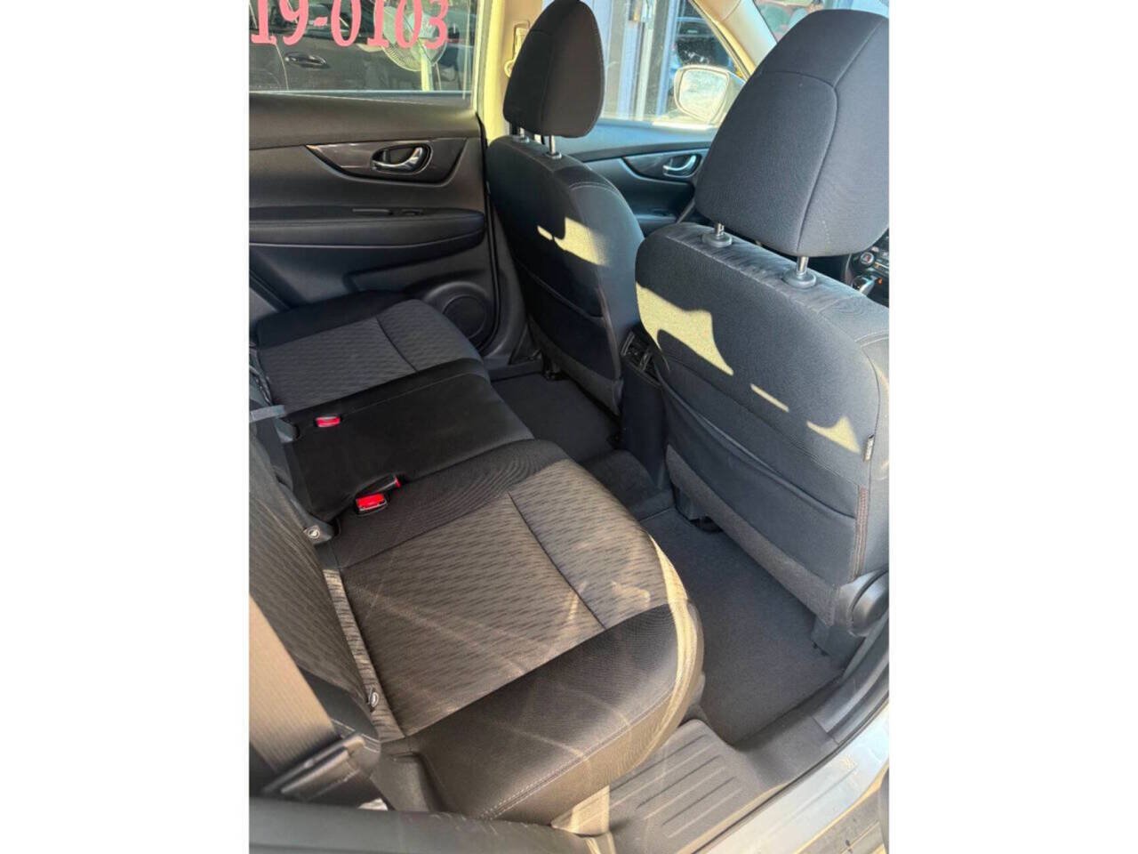 Used 2017 Nissan Rogue SV AWD/4WD image 9