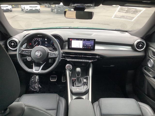 Used 2025 Alfa Romeo Tonale w/ Premium Package image 6