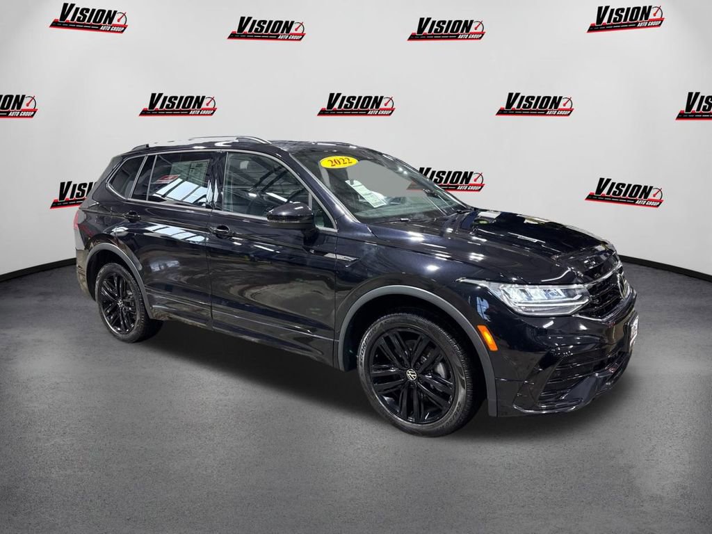 Used 2022 Volkswagen Tiguan SE R-Line image 3