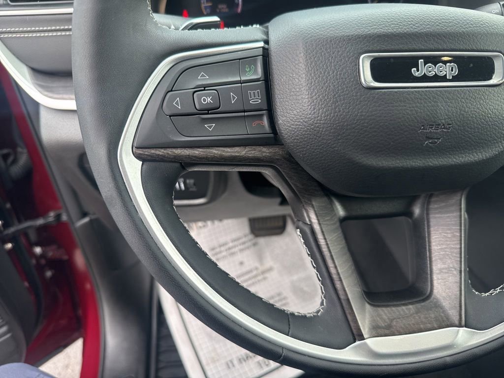 Used 2023 Jeep Grand Cherokee Limited w/ Black Appearance Package image 17