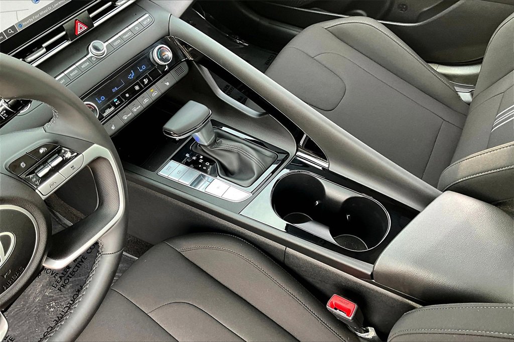 Certified 2025 Hyundai Elantra SEL image 15
