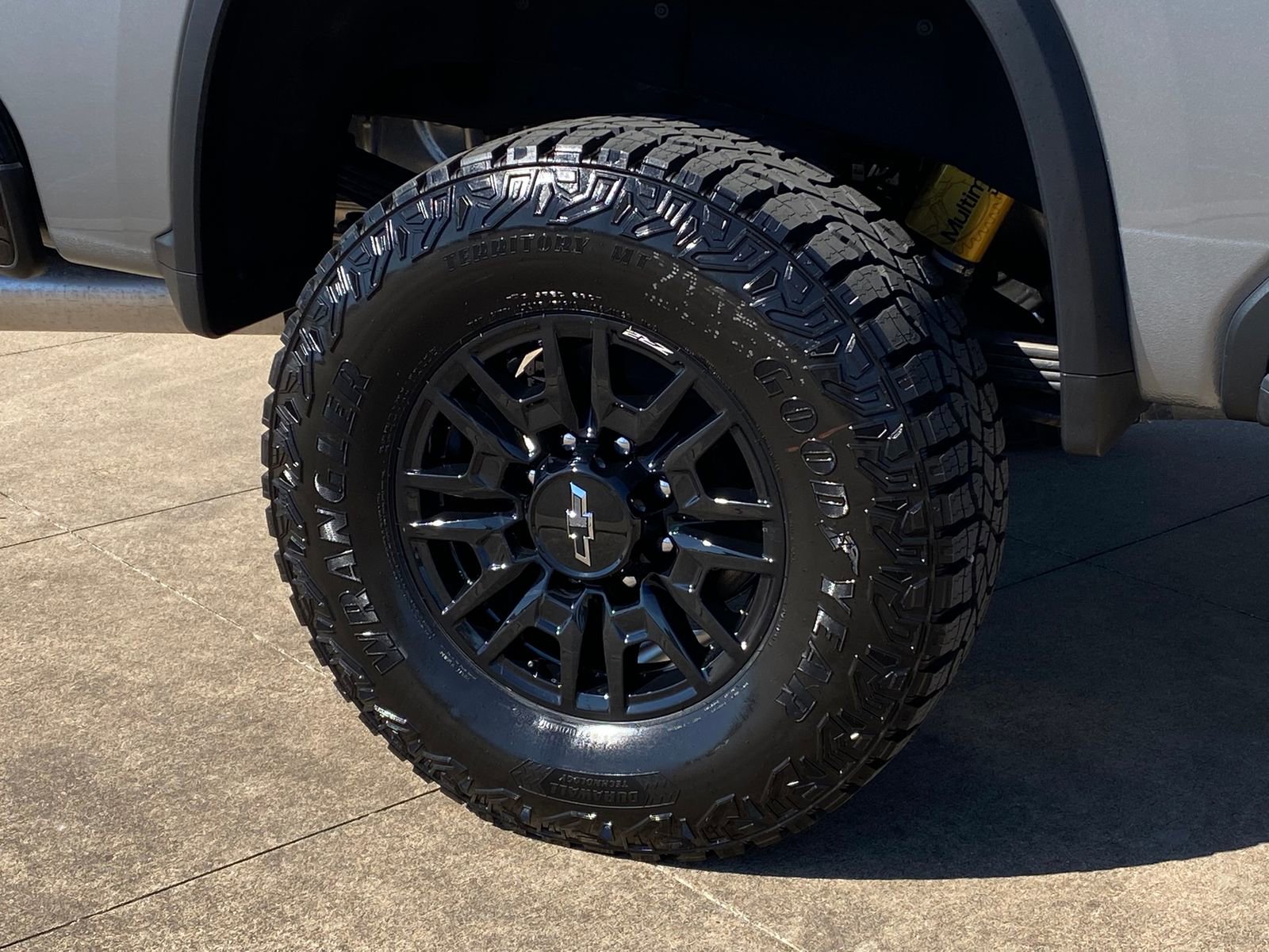 Used 2025 Chevrolet Silverado 2500 ZR2 w/ Technology Package image 8