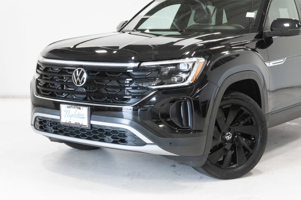 Used 2024 Volkswagen Atlas Cross Sport SE w/ Panoramic Sunroof Package AWD/4WD image 2