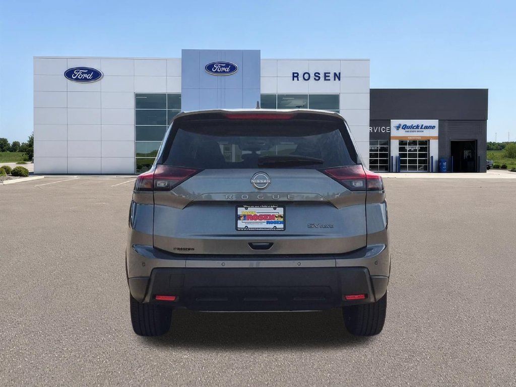 Used 2024 Nissan Rogue SV AWD/4WD image 4