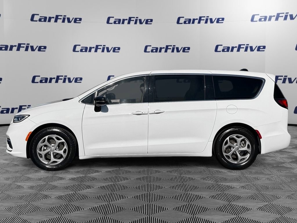 Used 2024 Chrysler Pacifica Limited image 2