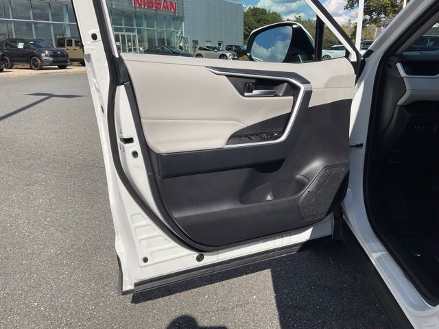 Used 2025 Toyota RAV4 XLE AWD/4WD image 10