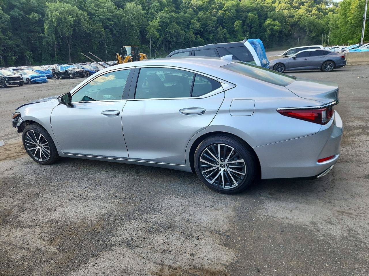 Used 2025 Lexus ES 350 w/ Premium Package FWD image 4