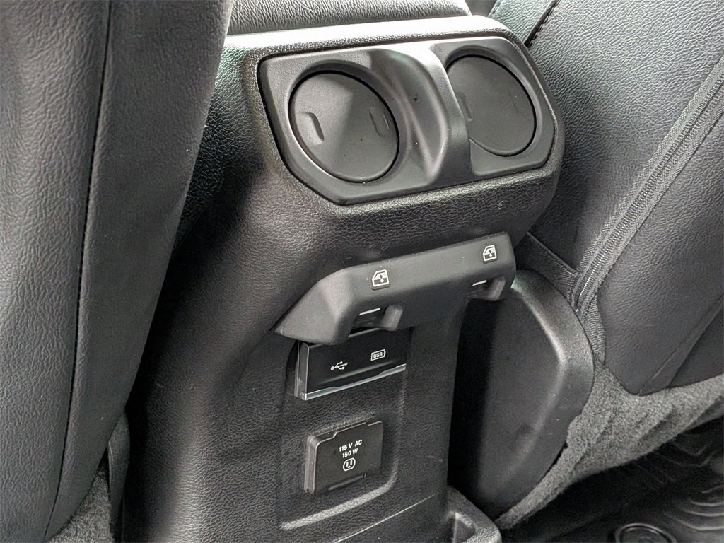 Used 2018 Jeep Wrangler Unlimited Sahara image 18