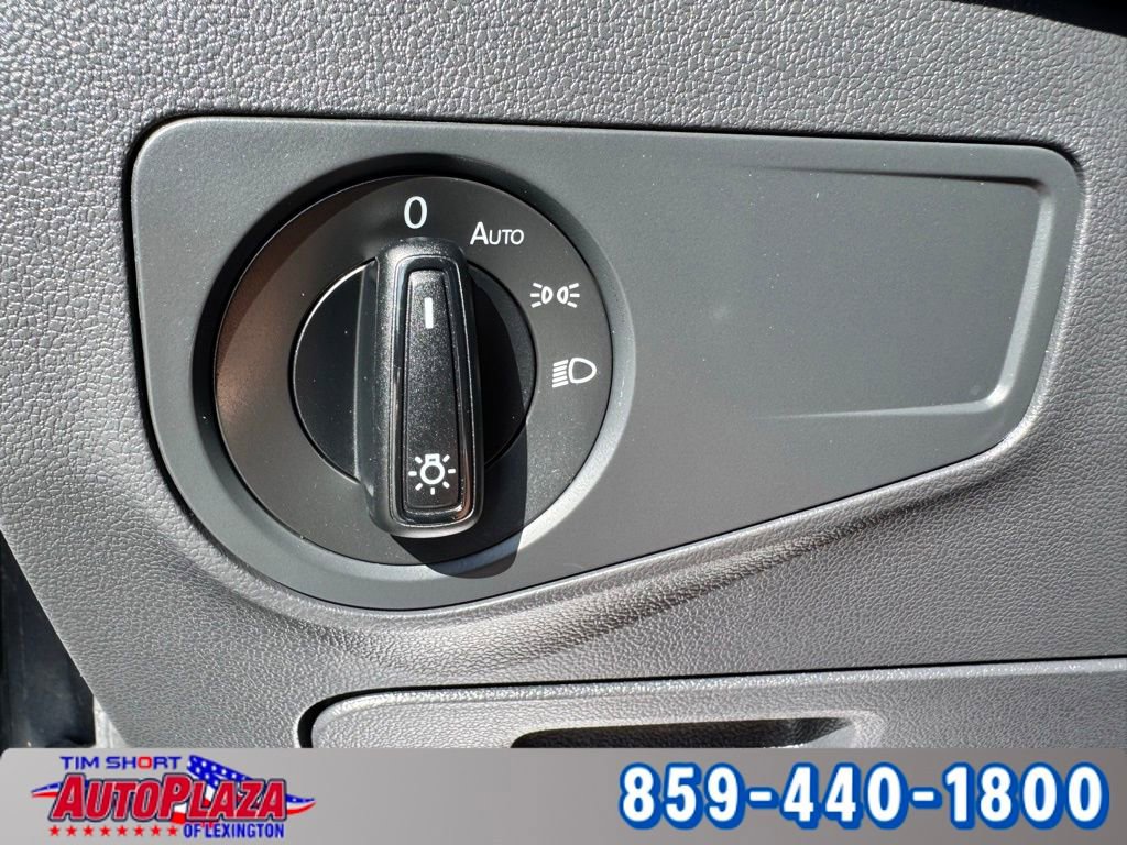 Used 2018 Volkswagen Tiguan S FWD image 21