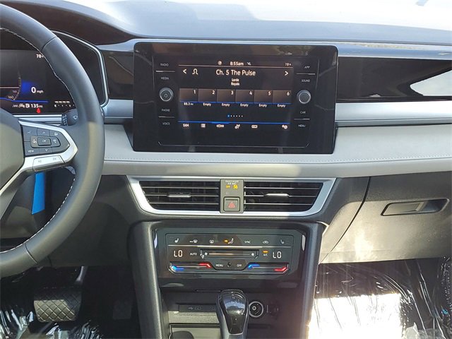 New 2025 Volkswagen Taos SE image 15