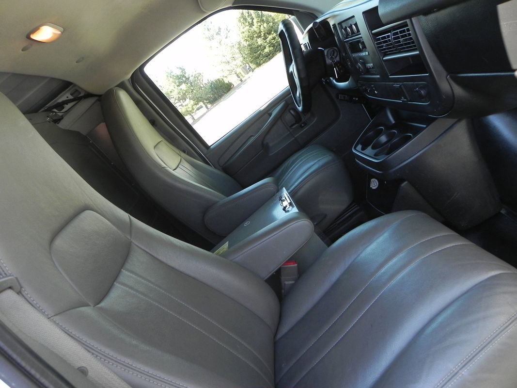 Used 2015 Chevrolet Express 3500 Extended image 15