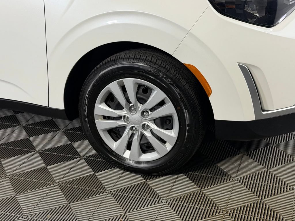 Used 2025 Kia Soul LX FWD image 14