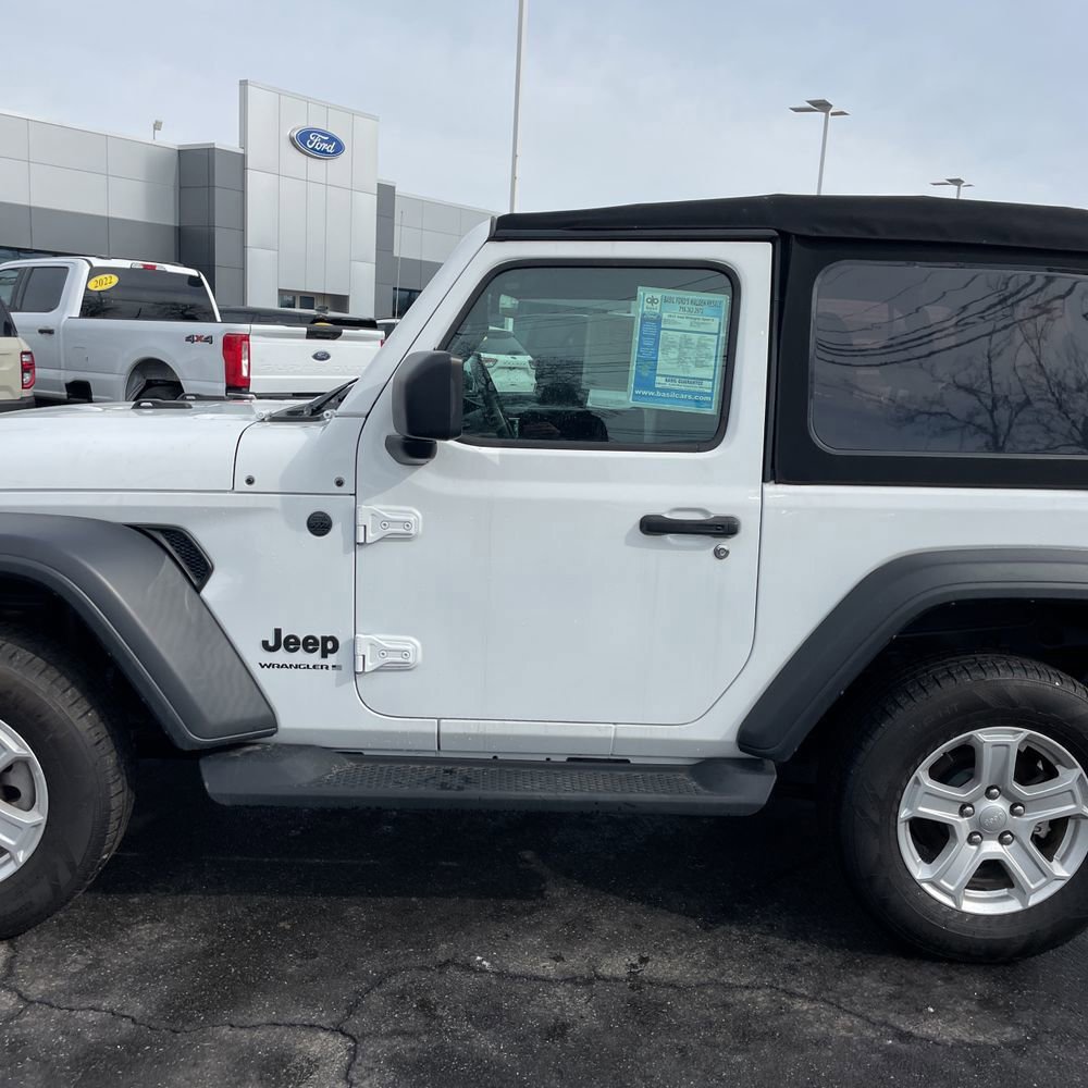 Used 2023 Jeep Wrangler Sport S image 3