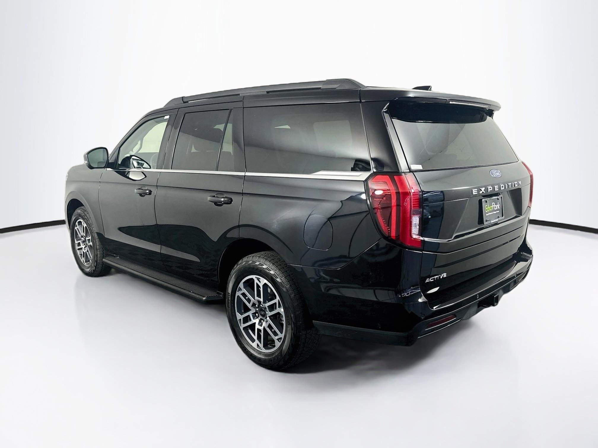 Used 2025 Ford Expedition Active AWD/4WD image 5