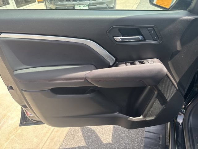Used 2025 Chevrolet Colorado Z71 AWD/4WD image 11