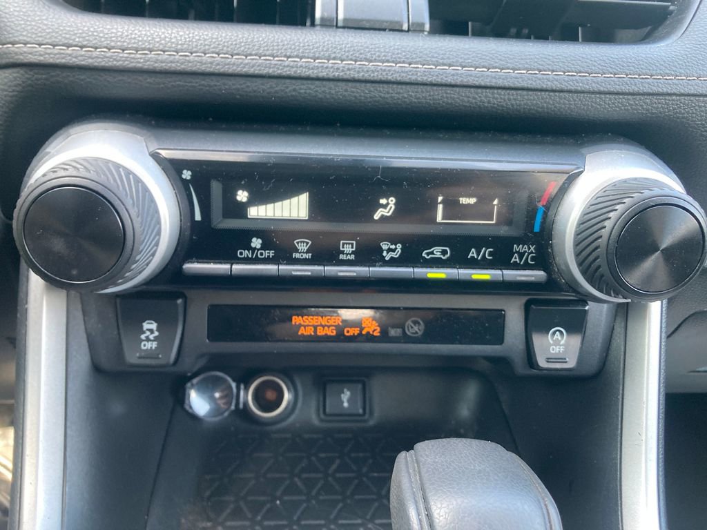 Used 2020 Toyota RAV4 LE image 24