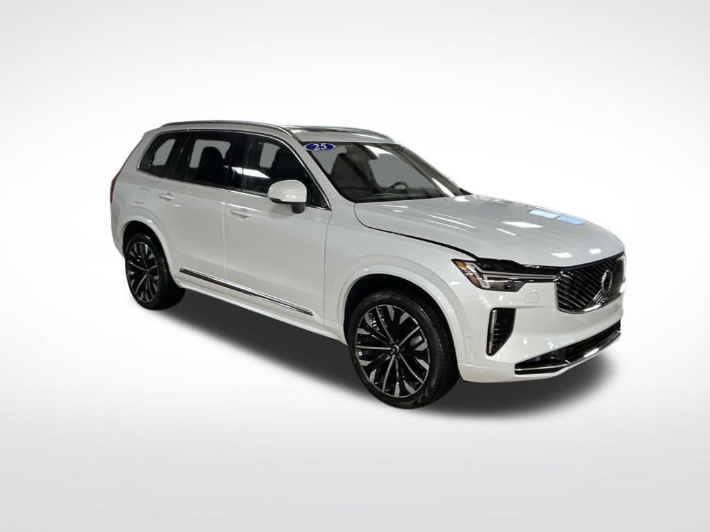 Used 2025 Volvo XC90 B6 Plus w/ Protection Package Premier image 8