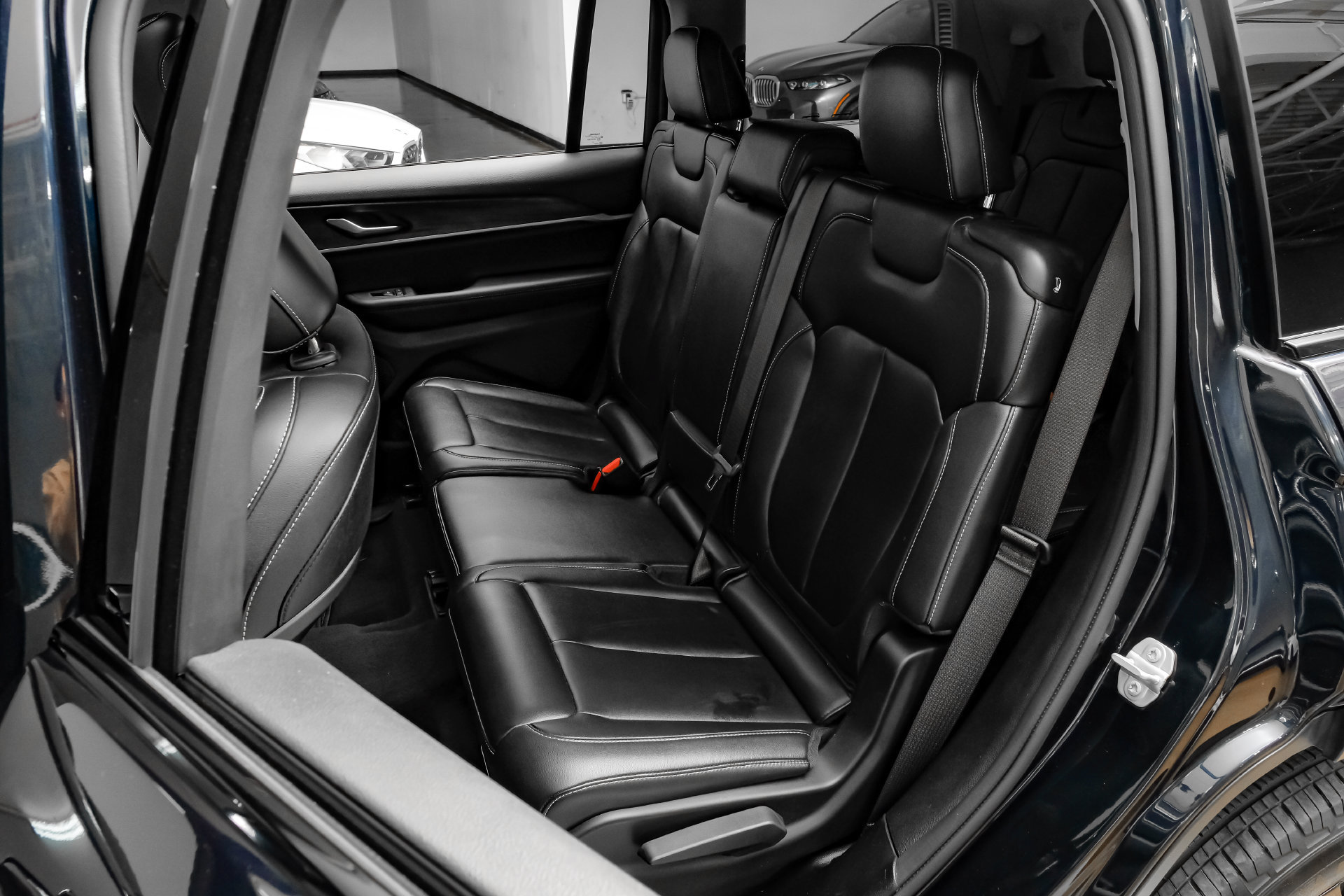Used 2023 Jeep Grand Cherokee L Limited AWD/4WD image 43