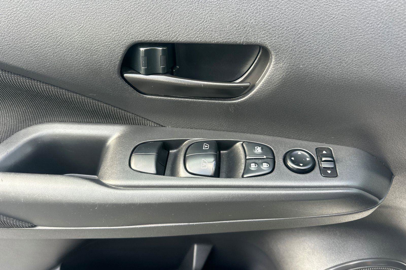 Used 2024 Nissan Kicks S image 10