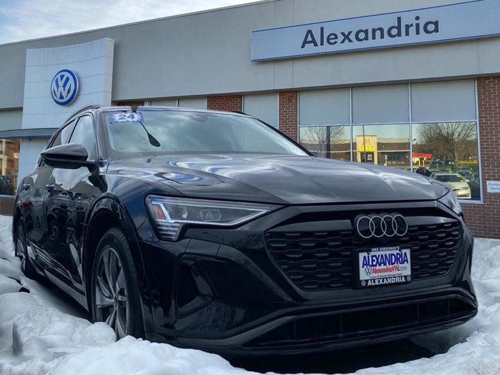 Used 2024 Audi Q8 e-tron Premium image 1