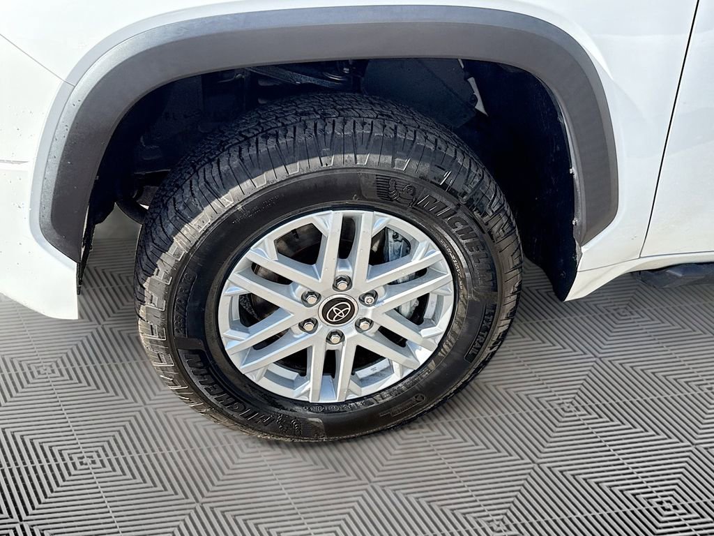 Used 2022 Toyota Tundra SR5 w/ SR5 Convenience Package image 33