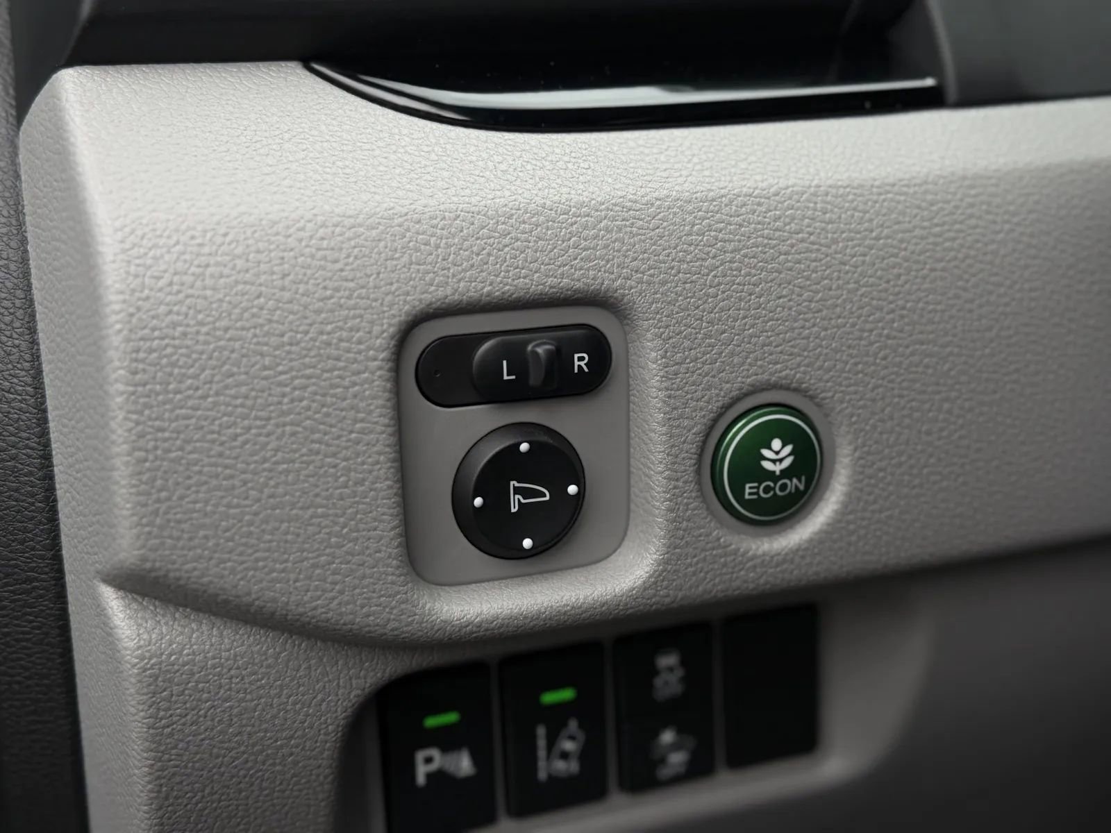 Used 2018 Honda Pilot Touring image 30