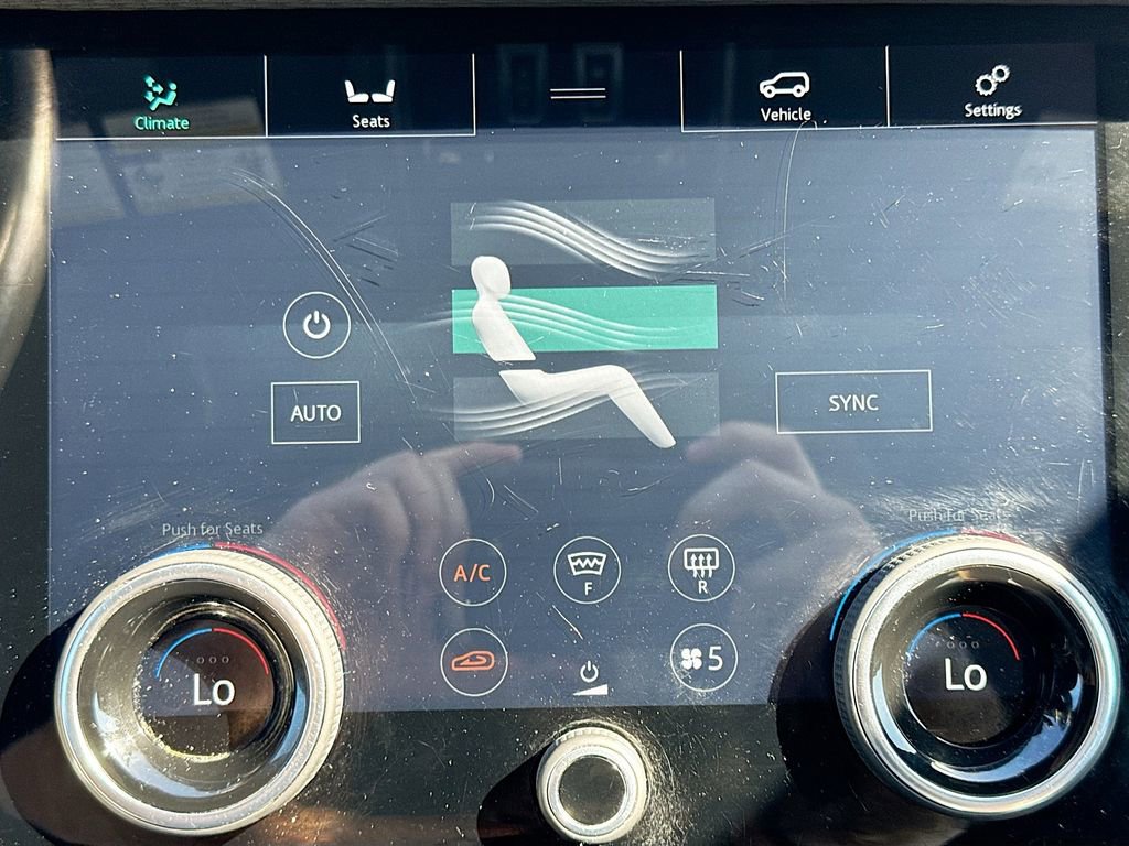 Used 2019 Land Rover Range Rover Velar R-Dynamic SE AWD/4WD image 17