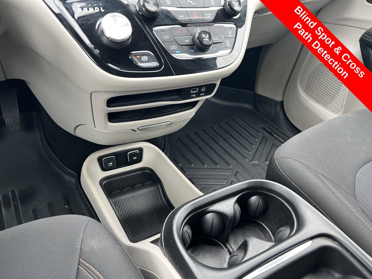 Used 2018 Chrysler Pacifica Touring Plus w/ Tire & Wheel Group image 11