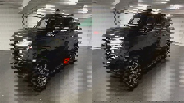 Used 2023 Chevrolet Suburban Z71 w/ Luxury Package image 4