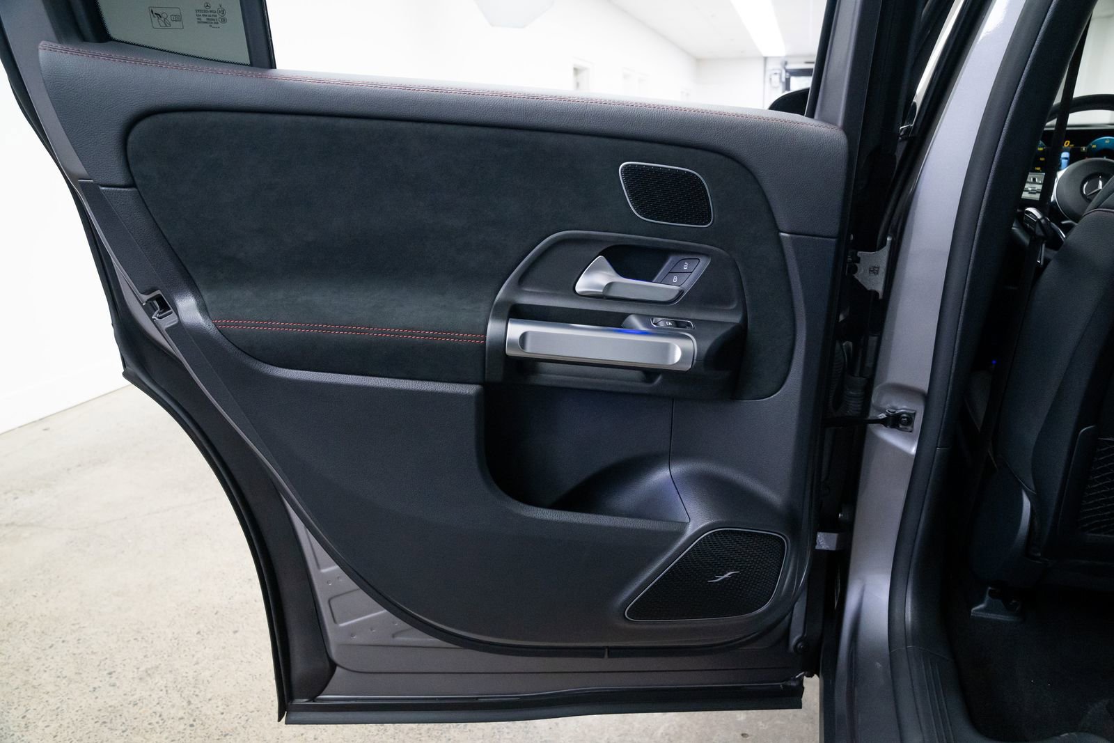 Used 2023 Mercedes-Benz EQB 350 4MATIC SUV image 19