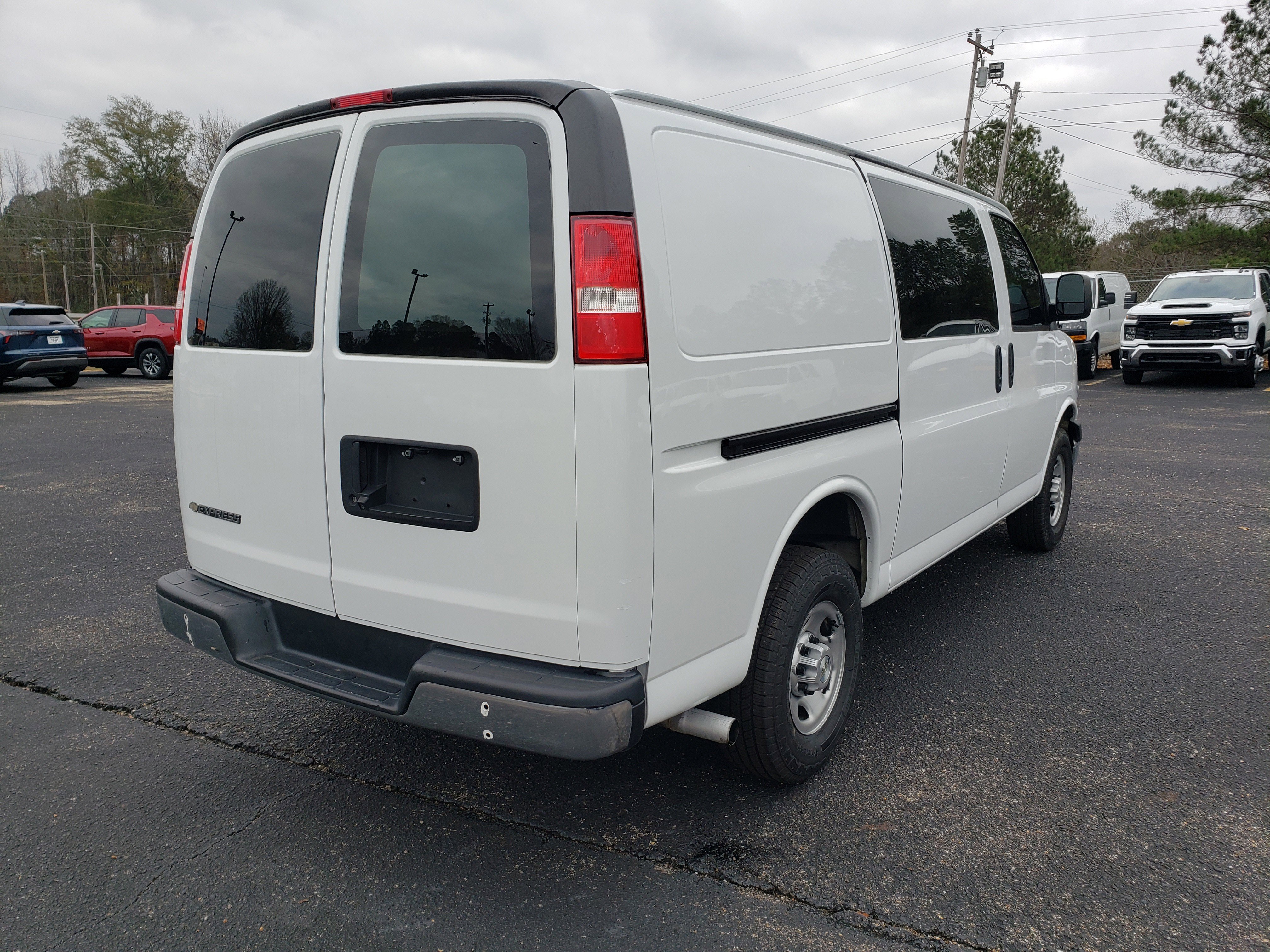 Used 2021 Chevrolet Express 2500 w/ Driver Convenience Package image 3