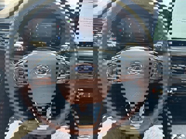 New 2025 Ford Escape SE w/ Class II Trailer Tow Package image 39