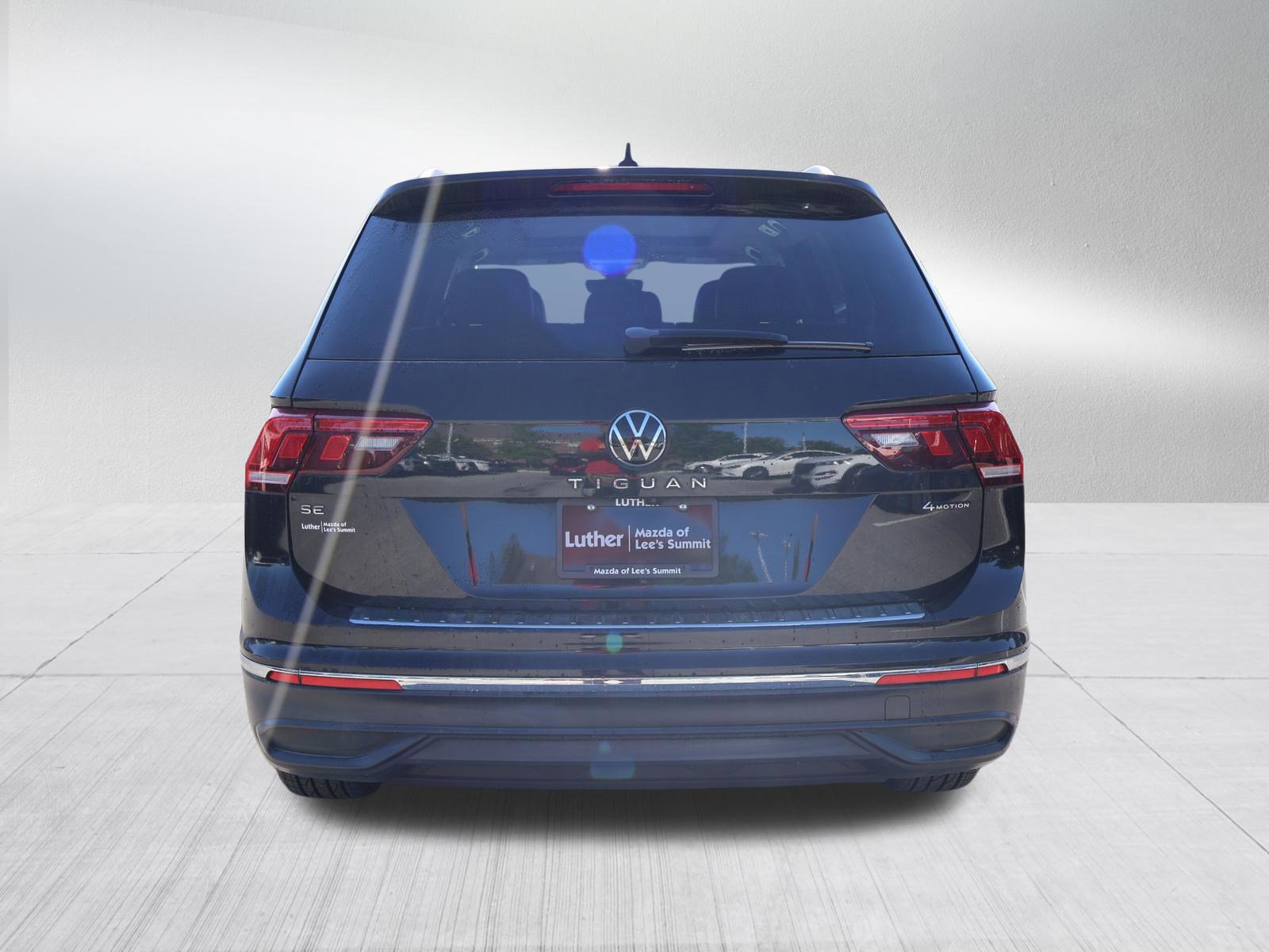 Used 2022 Volkswagen Tiguan SE w/ Panoramic Sunroof Package AWD/4WD image 6